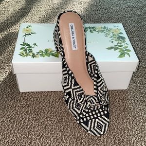 Chelsea & Violet Gia mule